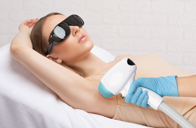 Elos epilation hair removal procedure on a woman’s body. Beautician doing laser rejuvenation in a beauty salon. Removing unwanted body hair. Hardware ipl cosmetology
